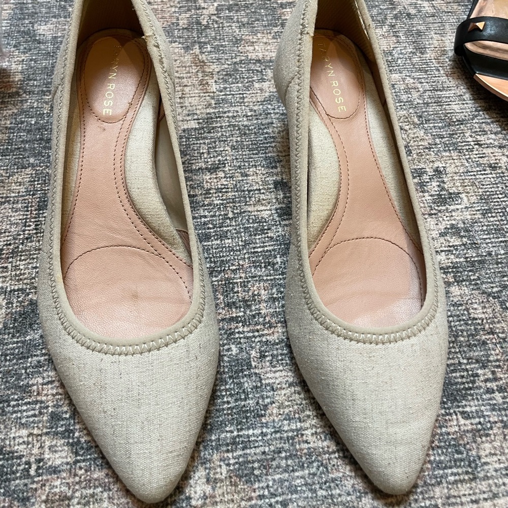 Taryn Rose linen kitten heels 6B